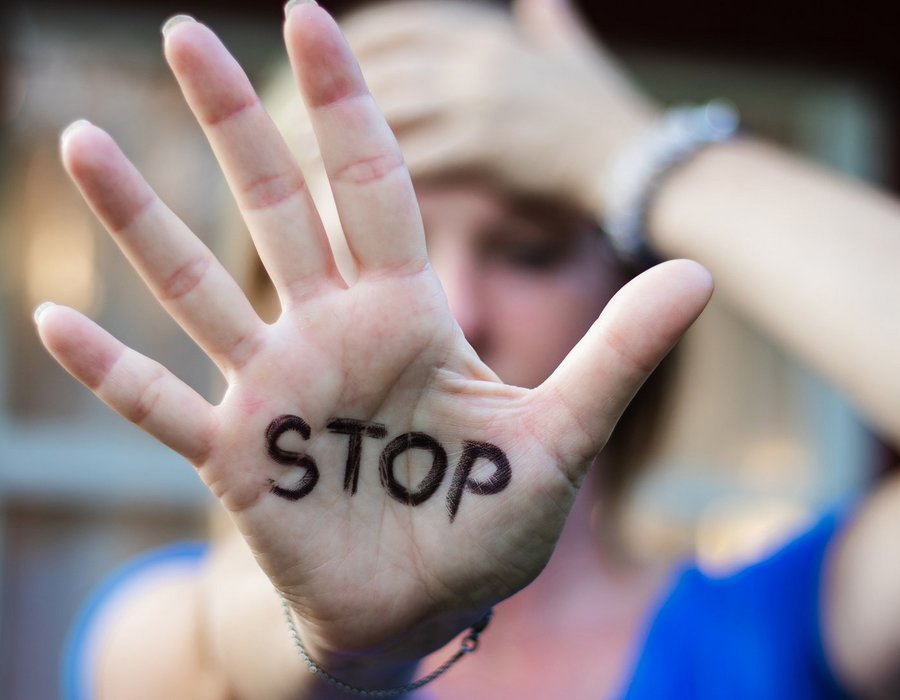 Sexuelle Belästigung, Mobbing und Diskriminierung am Arbeitsplatz Sexuelle Belästigung, Mobbing und Diskriminierung am Arbeitsplatz